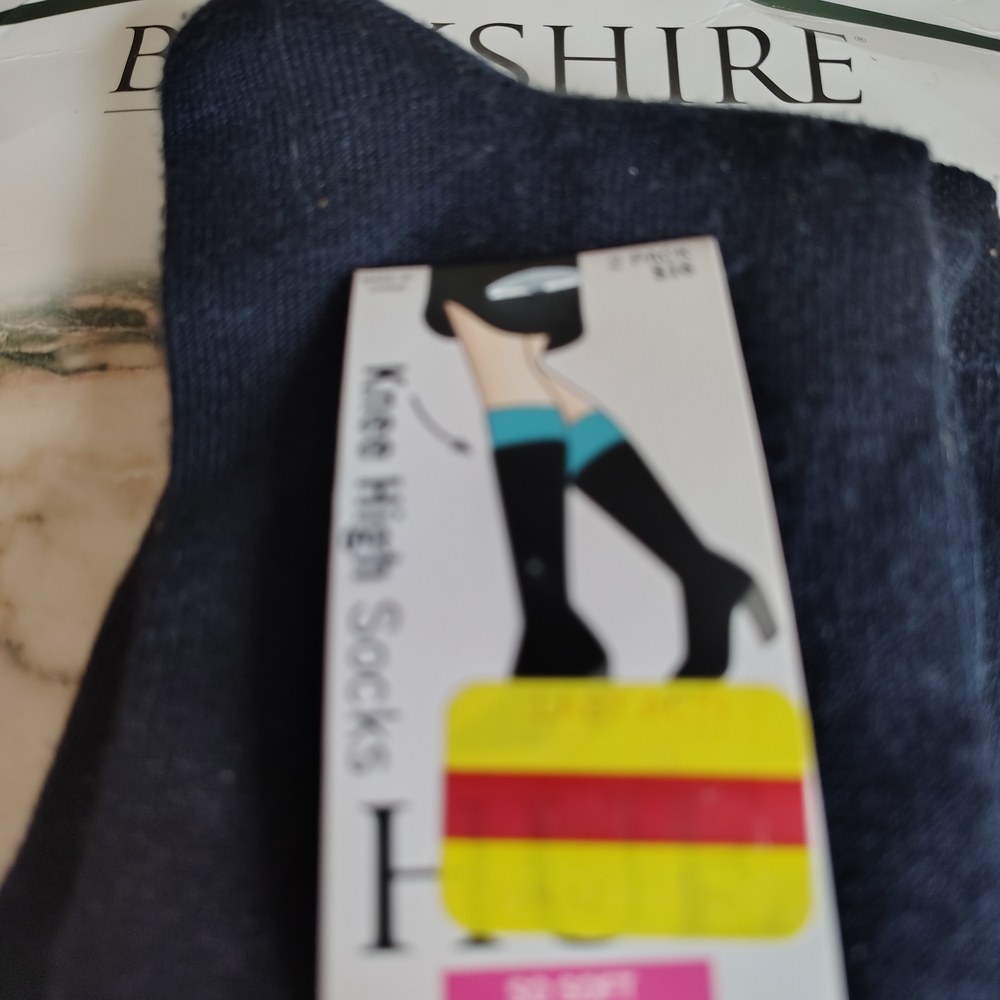 Berkshire Classic Black Knee High Socks